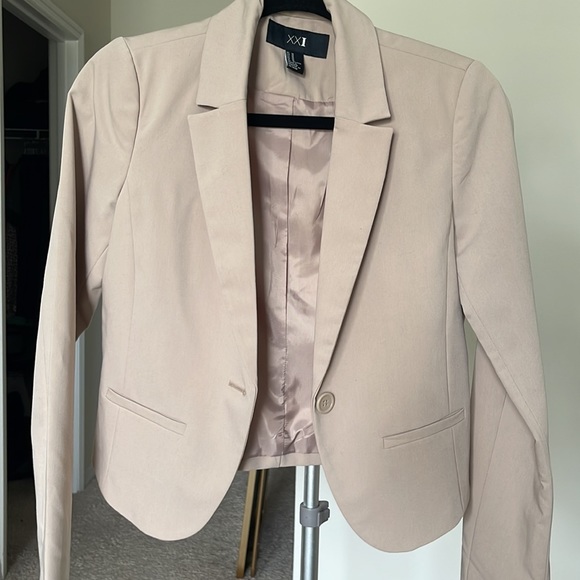 Forever 21 fitted cream blazer - Picture 2 of 4